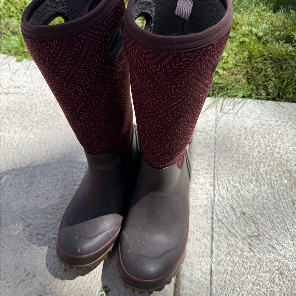 Bogs Women's Maroon and Black Winter Boots